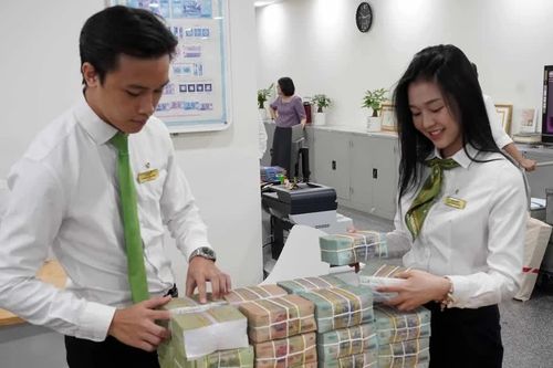 Lãi vay tiêu dùng tăng cao, tín chấp chạm mức 75% mỗi năm