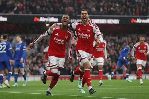 Arsenal bắt kịp Man City trên bảng xếp hạng Ngoại hạng Anh
