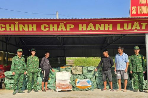 Bộ đội Biên phòng thành phố Quảng Ninh bắt giữ vụ vận chuyển hơn 6 tấn thực phẩm đông lạnh không rõ nguồn gốc