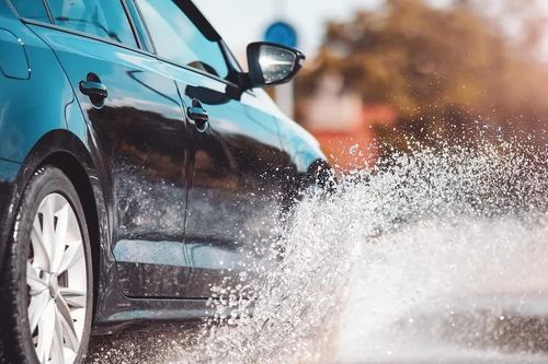 Hiện tượng trượt nước khi lái xe là gì và cách xử lý an toàn