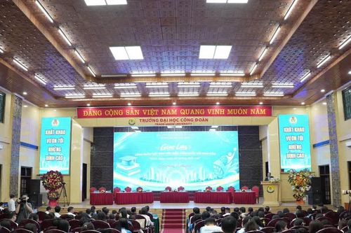 Giao lưu Công nhân Việt Nam tiêu biểu toàn quốc với sinh viên Trường Đại học Công đoàn