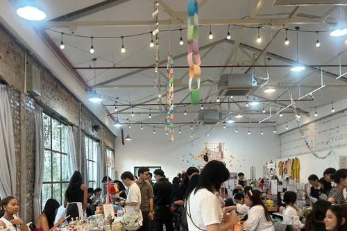 CÓZỲ Art Market: Người trẻ kể chuyện văn hóa
