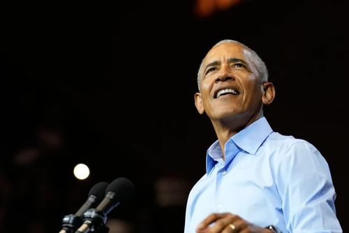Ông Obama chỉ trích Tổng thống Trump, chê Nhà Trắng như 'nhà hàng'