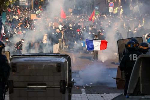 Biểu tình lan khắp châu Âu, Paris 'như bị phong tỏa'