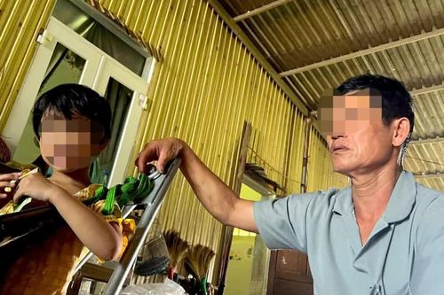 Bố mẹ của Hồ Văn Tình, phạm nhân đang trốn Trại giam A2: Mong con sớm đầu thú để không 'chết bờ, chết bụi'