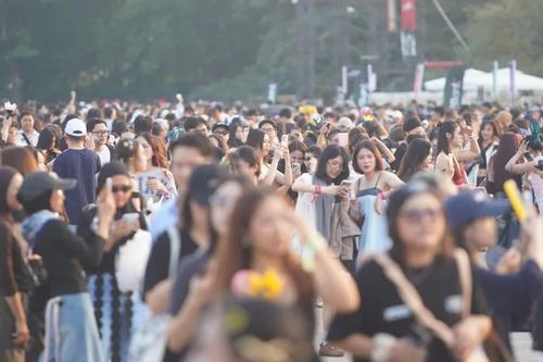 Hơn 40.000 người đổ về Mỹ Đình