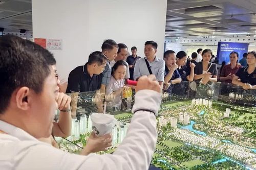 Môi giới bất động sản 'gồng mình' khi thị trường gặp khó