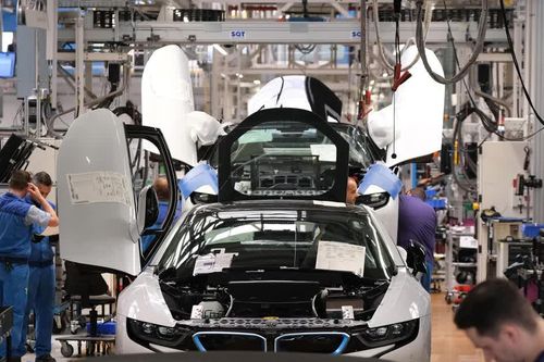 BMW đền bù gần 19 tỷ đồng, nhân viên tranh nhau nghỉ việc đến sập hệ thống