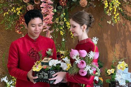 Cô dâu Nga xinh như búp bê gây sốt trong đám cưới ở Hà Nội
