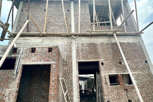 Kiện vì bị từ chối tách 400m2 đất; xây nhà ở Hà Nội không báo khởi công bị phạt