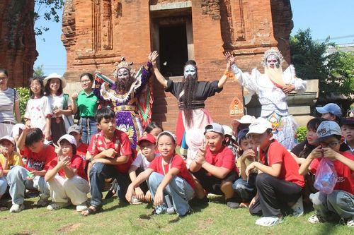 Gia Lai: Hành trình đưa công chúng đến gần di sản bên Tháp Đôi