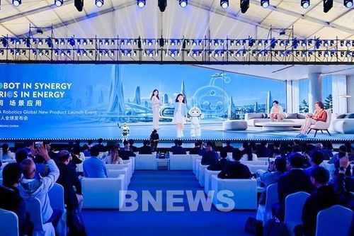 Robot AI Mobo có thể nhận diện người thân, ghi nhớ sở thích