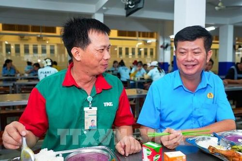Từ bữa cơm Công đoàn đến những cuộc đối thoại với công nhân