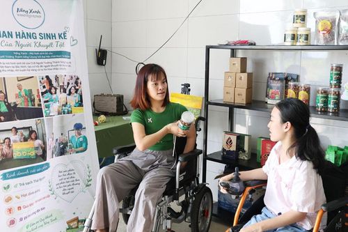 Cô gái bại não vượt lên nghịch cảnh