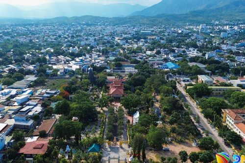 Độc đáo ngôi chùa từ vỏ ốc bên vịnh Cam Ranh