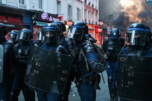 Biểu tình tại Pháp: 70.000 cảnh sát vào cuộc, Paris đóng cửa nhiều bảo tàng