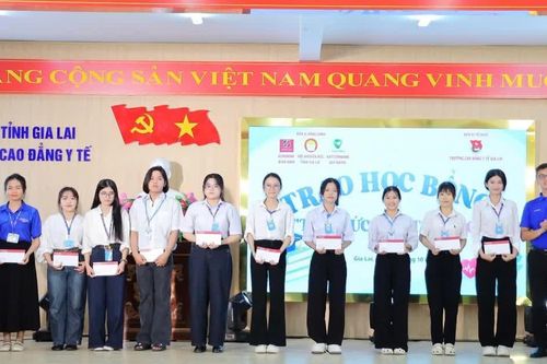 Sôi nổi Ngày hội chào tân sinh viên Trường Cao đẳng Y tế Gia Lai