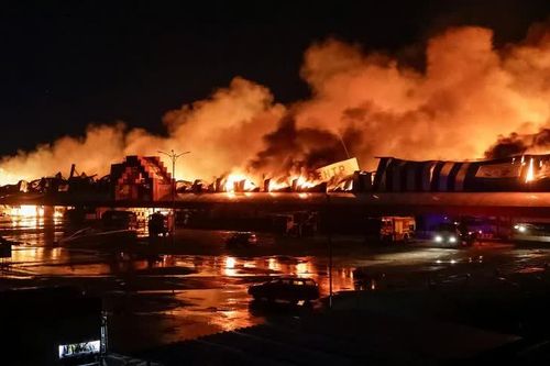 Nga - Ukraine giao tranh khốc liệt, nhiều khu dân cư hứng chịu tập kích