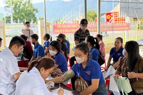 Gần 120 người tham gia hiến máu tình nguyện tại xã Nam Ninh Hòa