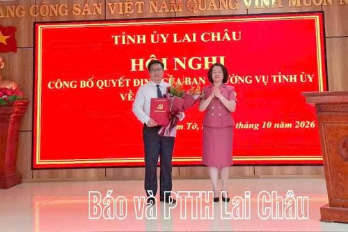 Đồng chí Trần Mạnh Hùng giữ chức Bí thư Đảng ủy xã Bum Tở