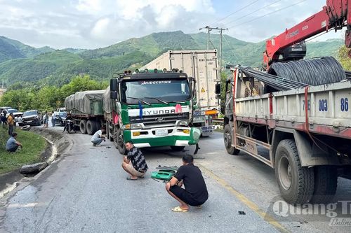 Quốc lộ 12 ùn tắc kéo dài khoảng 1km
