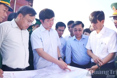 Lãnh đạo tỉnh kiểm tra tình hình hoạt động tại Khu Kinh tế-Thương mại đặc biệt Lao Bảo