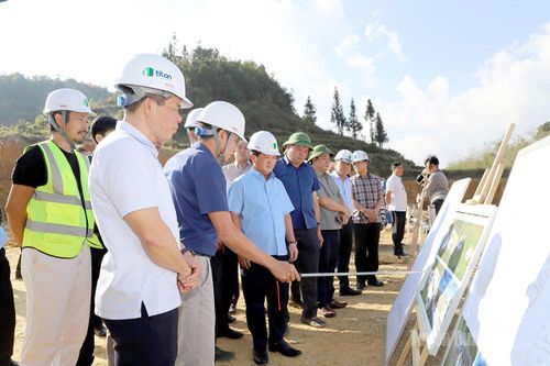 Bí thư Tỉnh uỷ Hầu A Lềnh khảo sát thực tế tại xã Lũng Cú
