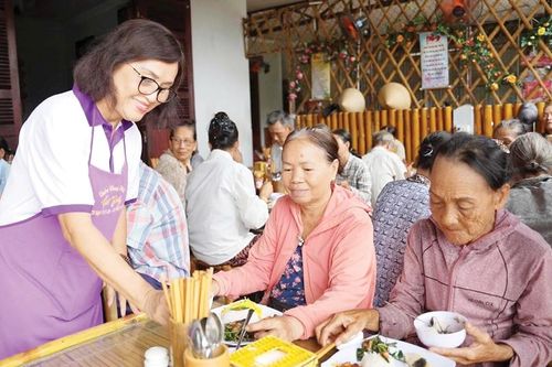 Bữa cơm sẻ chia