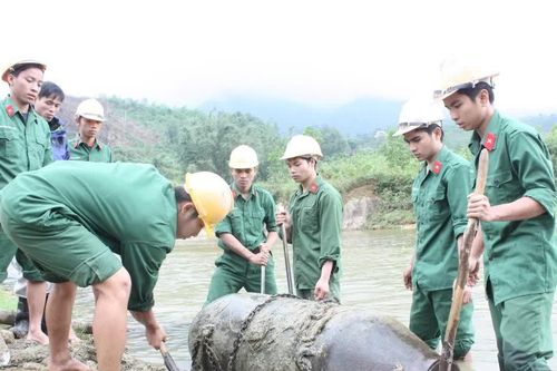 Hồi sinh những vùng đất ô nhiễm do bom mìn ở Huế
