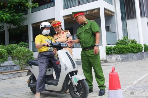 Lan tỏa văn hóa giao thông từ buổi tuyên truyền tại Tây Hồ ngày cuối tuần