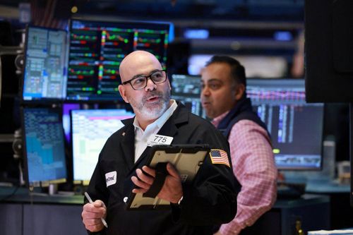 Chứng khoán thế giới chốt tuần: Dow Jones mất hơn 650 điểm, giá dầu gây sức ép