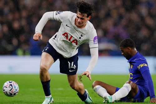 Kết quả Chelsea 0-2 Tottenham: Penders đấm bóng về lưới nhà, Palmer nhận thẻ đỏ
