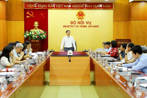 Ưu tiên điều chuyển cán bộ trước khi đề xuất điều chỉnh biên chế