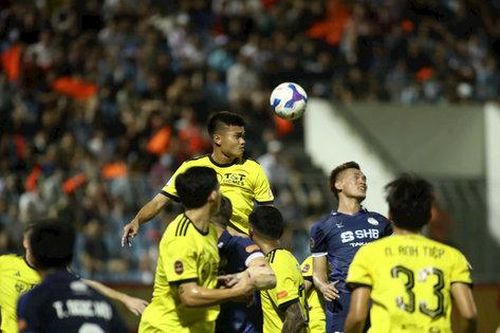 V.League 2026-2027: Hà Nội FC gục ngã, Ninh Bình nhận cú sốc phút bù giờ