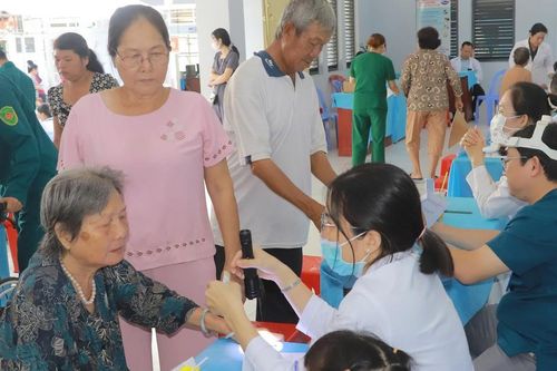 Đưa y tế chất lượng cao đến nhân dân vùng biển