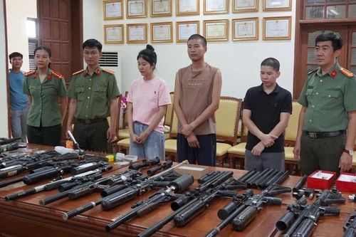 Đẩy mạnh phân quyền, đơn giản hoá thủ tục trong quản lý, sử dụng vũ khí, vật liệu nổ và công cụ hỗ trợ