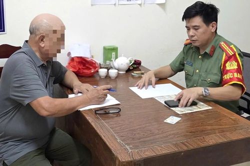 Suýt mất hàng trăm triệu vì cuộc điện thoại từ công an 'rởm'