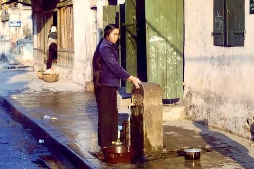 Nhớ một thời xếp hàng gánh nước