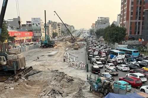 Hà Nội đang có 11 dự án với 62 điểm rào chắn phục vụ thi công