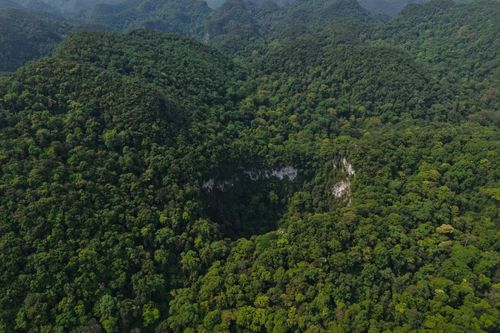Hành trình tìm ra siêu hố sụt sâu 120 m mới phát hiện ở Việt Nam