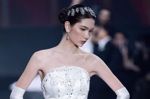 Em gái Đặng Văn Lâm hóa cô dâu