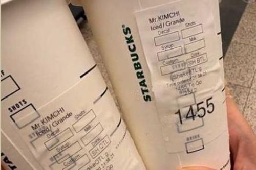 Starbucks khiến khách Hàn Quốc nổi giận vì ghi tên thành 'Kimchi'