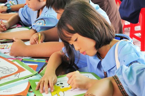Đưa 100 tủ sách đến trường học ngoài trung tâm TP.HCM trong một năm