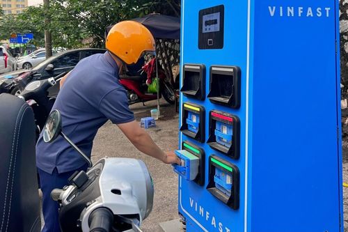 Xe máy điện đổi pin VinFast mở lối 'lên xanh' cho người dân
