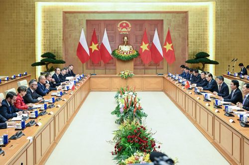 Thủ tướng Lê Minh Hưng và Thủ tướng Ba Lan Donald Tusk hội đàm