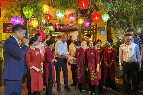 Thủ tướng Ba Lan ăn rau muống xào tỏi, bánh xèo tại Hà Nội