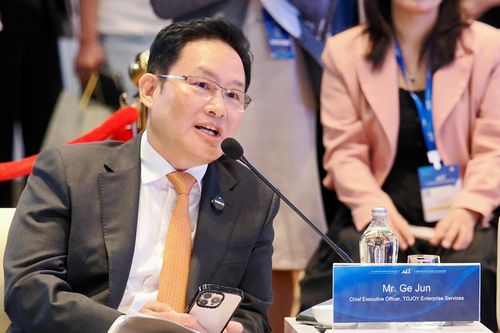 Doanh nghiệp Trung Quốc tính đưa 300 robot xây dựng vào Việt Nam