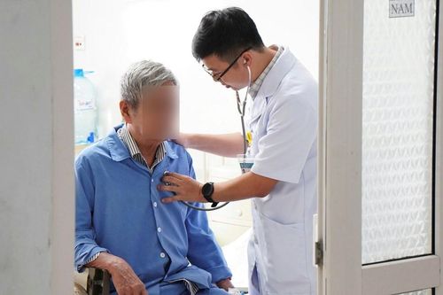 Phẫu thuật thành công khối u phổi nặng gần 1,5kg chèn ép tim và mạch máu lớn