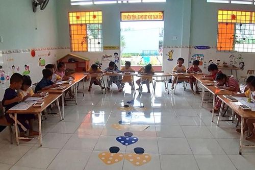 Tự ý vào lớp học xé áo và đánh giáo viên, một phụ nữ ở Cà Mau bị phạt hơn 11,2 triệu đồng