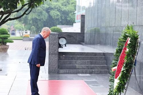 Chùm ảnh: Thủ tướng Ba Lan Donald Tusk viếng Chủ tịch Hồ Chí Minh